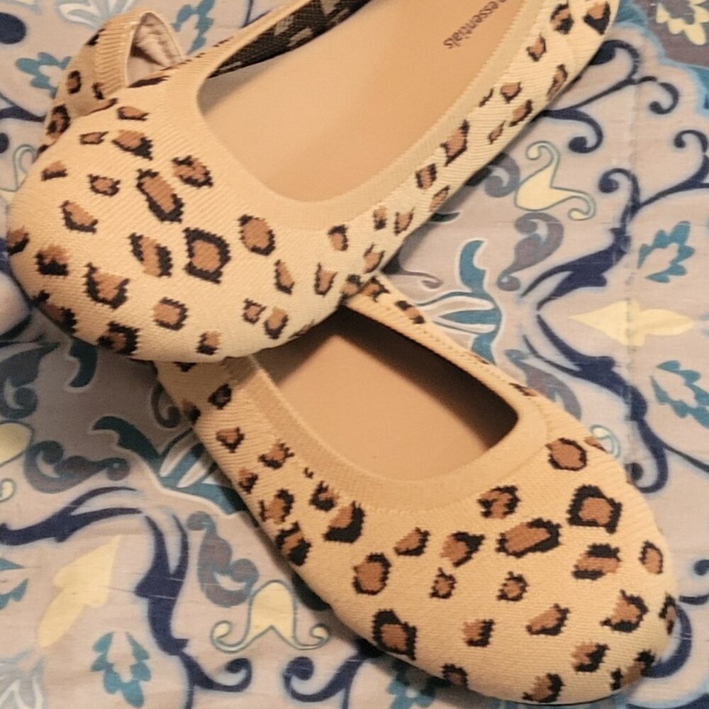 Brand NEW! Womens Knit Ballet Flats (Leopard Print) Size 9 (Run large!)
